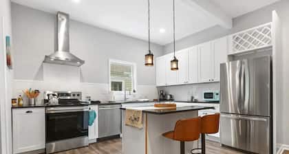 Recently Renovated Chic Durham Farmhouse