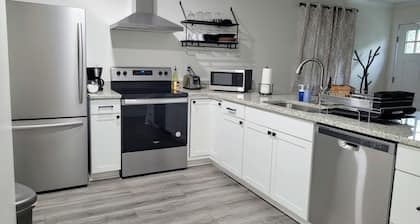 Renovated 2 Bed Walltown Home Walk to Duke A