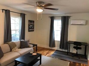 Apartment | 1 bedroom - Renovated Space Close to Downtown - A (Durham)