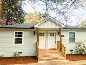Apartment | 1 bedroom - Renovated Cottage Minutes From Downtown (Durham)