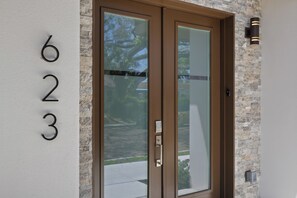 Exterior detail - LUXURY Coastal Modern Sunset Oasis with Beautiful ROOFTOP (Largo)