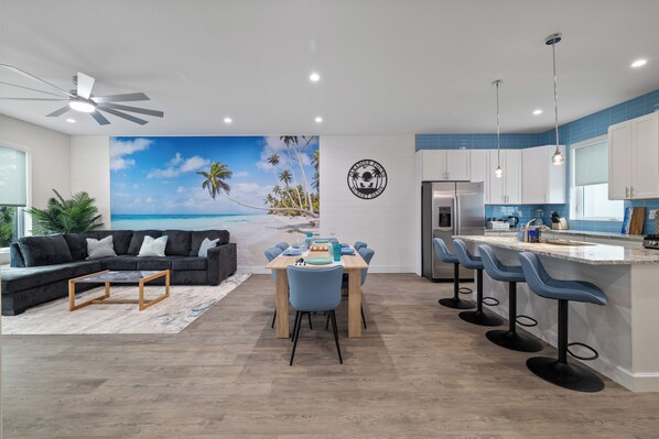 Interior - LUXURY Coastal Modern Sunset Oasis with Beautiful ROOFTOP (Largo)