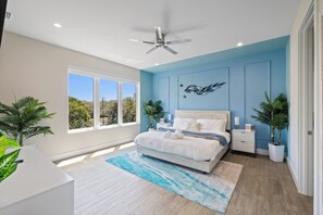 3 bedrooms, desk, iron/ironing board, travel cot - LUXURY Coastal Modern Sunset Oasis with Beautiful ROOFTOP (Largo)