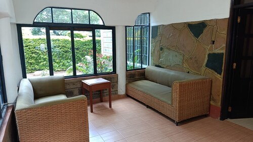 Dahles homes-Karen Homely with great amenities, large garden near scenic places