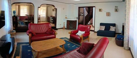 Televisor intel·ligent i llibres