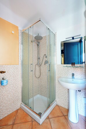 Bathroom - Palazzo Currò (Catania)