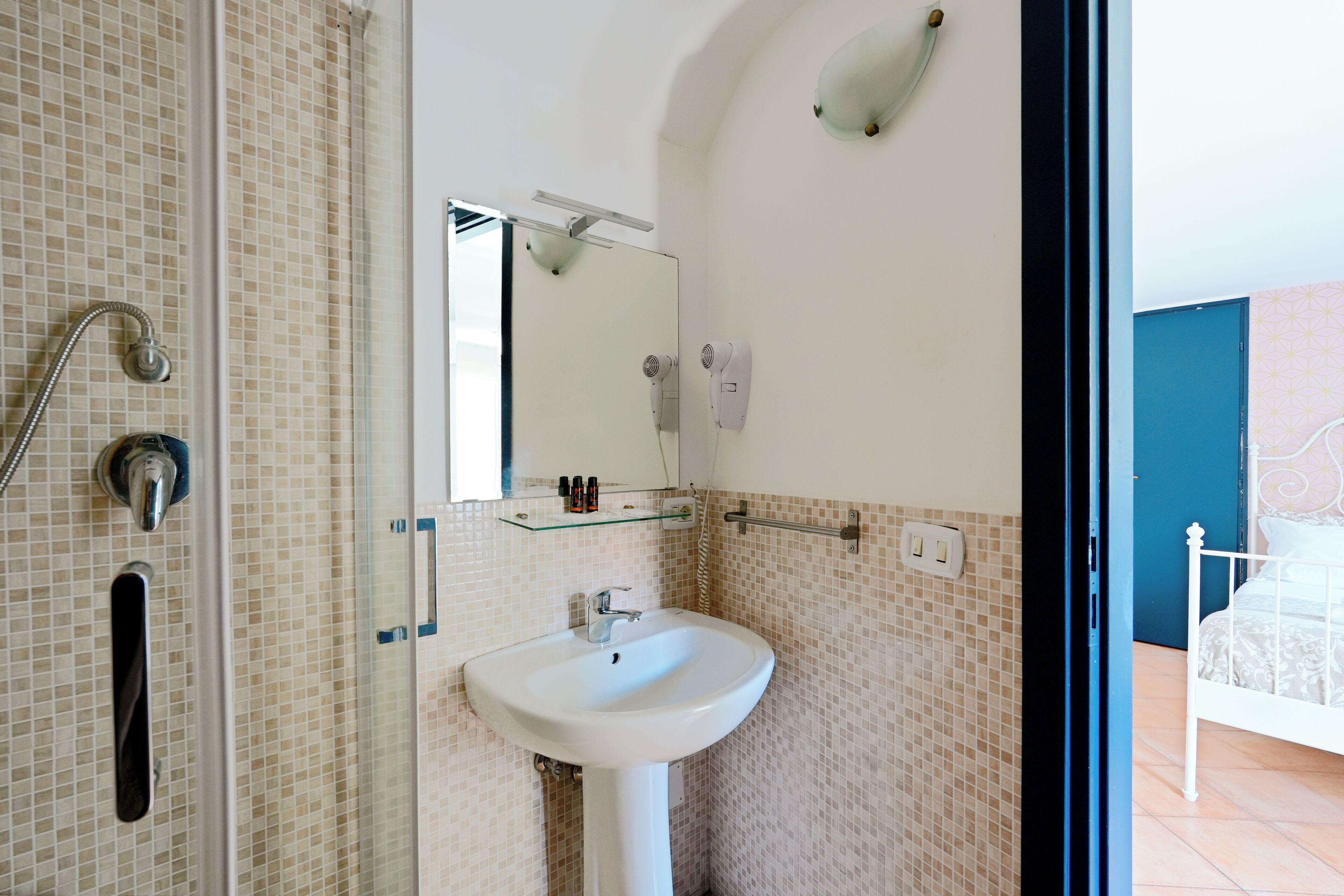 Economy Double Room | Bathroom