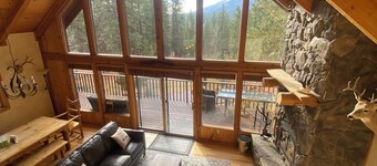 Westside 4-bdrm cabin between Hamilton & Victor with WiFi, AC. Enjoy your stay