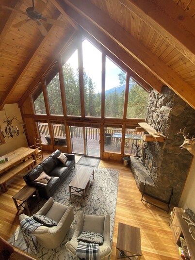 Westside 4-bdrm cabin between Hamilton & Victor with WiFi, AC. Enjoy your stay