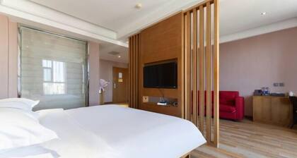 Yiju Fashion Hotel (Wuwei Railway Station Pedestrian Street)