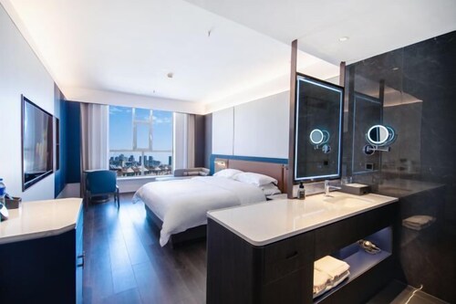 Yiju Fashion Hotel (Wuwei Railway Station Pedestrian Street)