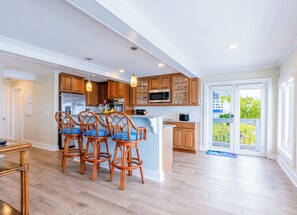 Fridge, microwave, oven, stovetop - Ocean front paradise in Little Torch Key (Little Torch Key)