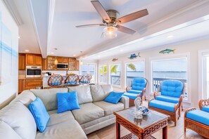 Smart TV - Ocean front paradise in Little Torch Key (Little Torch Key)
