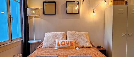 1 bedroom, WiFi, bed sheets