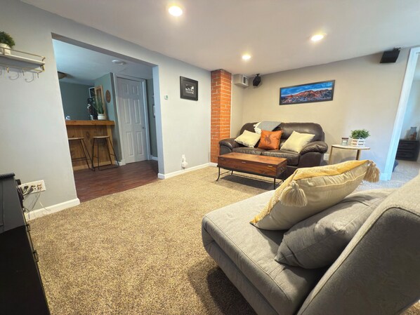 Smart TV, stereo, computer monitors - Cozy Craftsman Home Close to UW and Downtown (Laramie)