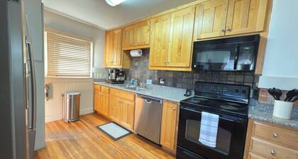 Cozy Craftsman Home Close to UW and Downtown