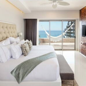 1 soverom, safe på rommet, skrivebord og strykejern/-brett