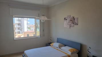 2 Schlafzimmer, BĂŒgeleisen/BĂŒgelbrett, WLAN, BettwĂ€sche