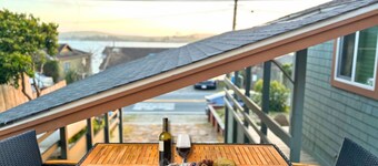 Sonoma Coast Retreat - Charming 2-bedroom house in tranquil Bodega Bay with WiFi