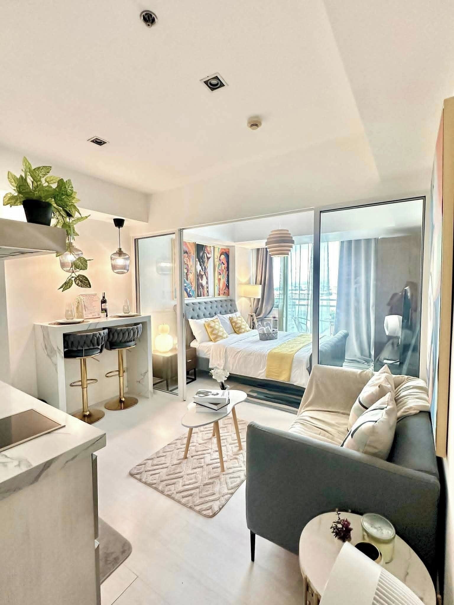 1 室のベッ ドルーム、デスク、ノートパソコン用作業スペース、WiFi (無料)