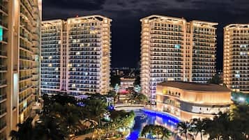 Overnatningsstedets facade – aften/nat