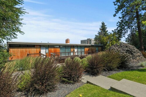 
-Stunning Mid Century Modern with amazing Downtown City Views!