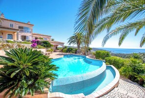 Pool - Magnificent villa with swimming pool and panoramic sea view (Sainte-Maxime)