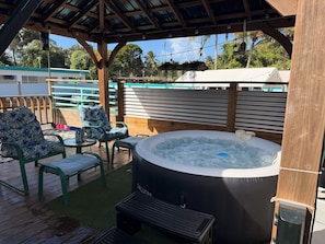 Outdoor spa tub