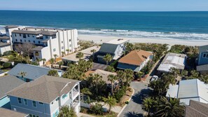 بالقرب من الشاطئ