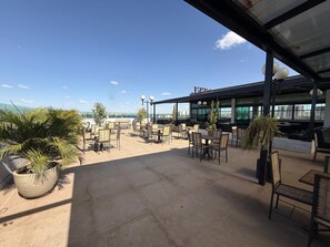 Smart TV 70 pulgadas con canales de televisión digitales