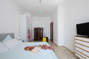 2 habitaciones, tabla de planchar con plancha, wifi y ropa de cama