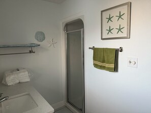 Handdukar, tvål och toalettpapper