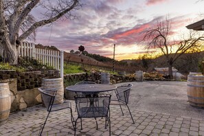 House - Luxury Wine Country Haven Vineyard Views Near Top Wineries Adelaida Farmhouse (Paso Robles)