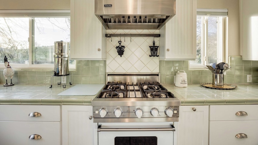 Luxury Wine Country Haven + Vineyard Views Near Top Wineries Adelaida Farmhouse
