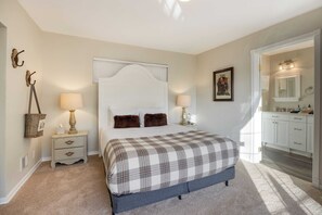 House (4 Bedrooms) | Interior - Luxury Wine Country Haven + Vineyard Views Near Top Wineries Adelaida Farmhouse (Paso Robles)