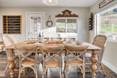 Luxury Wine Country Haven + Vineyard Views Near Top Wineries Adelaida Farmhouse