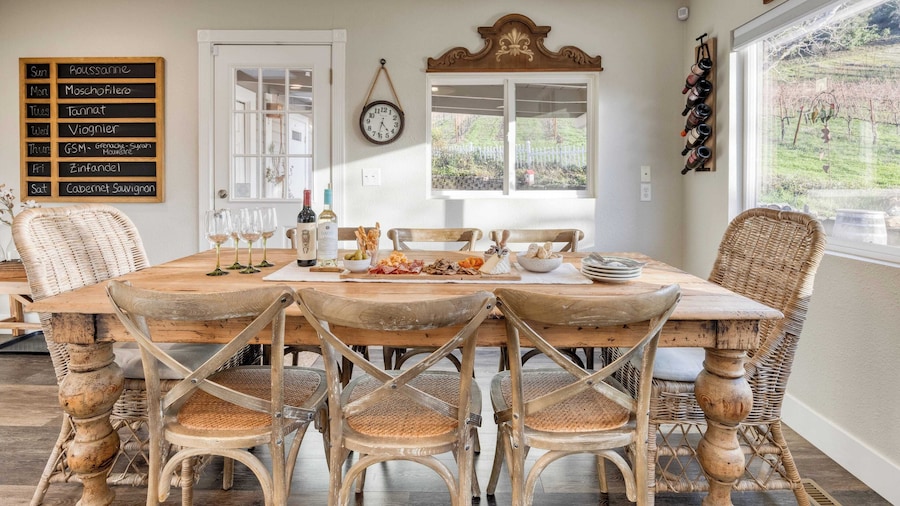 Luxury Wine Country Haven + Vineyard Views Near Top Wineries Adelaida Farmhouse