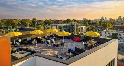 Dual Bachelor Pads w/ Rooftop Lounge & Games Sleeps 26 5 Min to Broadway