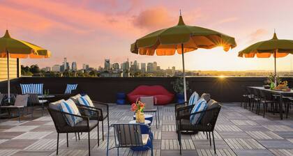 Dual Bachelor Pads w/ Rooftop Lounge & Games Sleeps 26 5 Min to Broadway