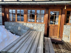 تناول الطعام بالخارج