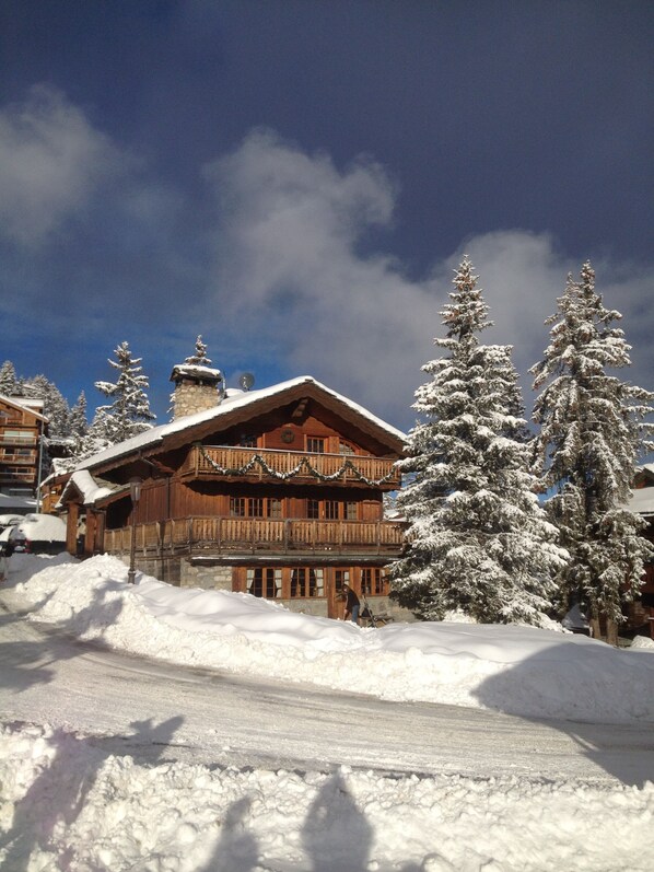 المنشأة من الخارج