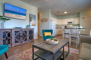 House - Chic 2BR Coastal Condo Shared Pool Near the Beach Envy the Adventure (Port Aransas)