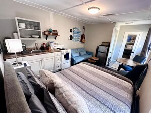 1 habitación, tabla de planchar con plancha, wifi y ropa de cama 