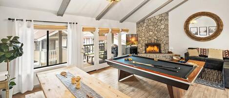 Télévision, cheminée