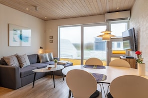 Apartment, Pets Allowed | Living area | 40-inch flat-screen TV with cable channels, table tennis, books - Agger Holidays (Vestervig)