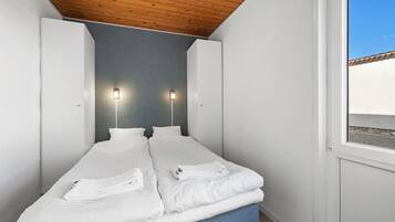 Apartment, Pets Allowed | 1 bedroom, soundproofing, iron/ironing board, free cribs/infant beds