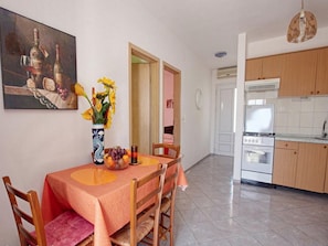 Dining - Apartments Villa Sarajevo - Two Bedroom Apartment with Terrace and Balcony (Vodice)