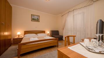 1 bedroom, internet, bed sheets