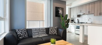 Contemporary 2BR in Little Italy with Gym