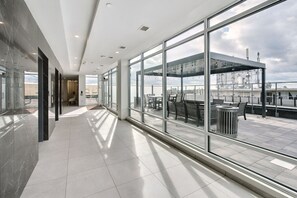 Interior - Contemporary 2BR in Little Italy with Gym (Ottawa)